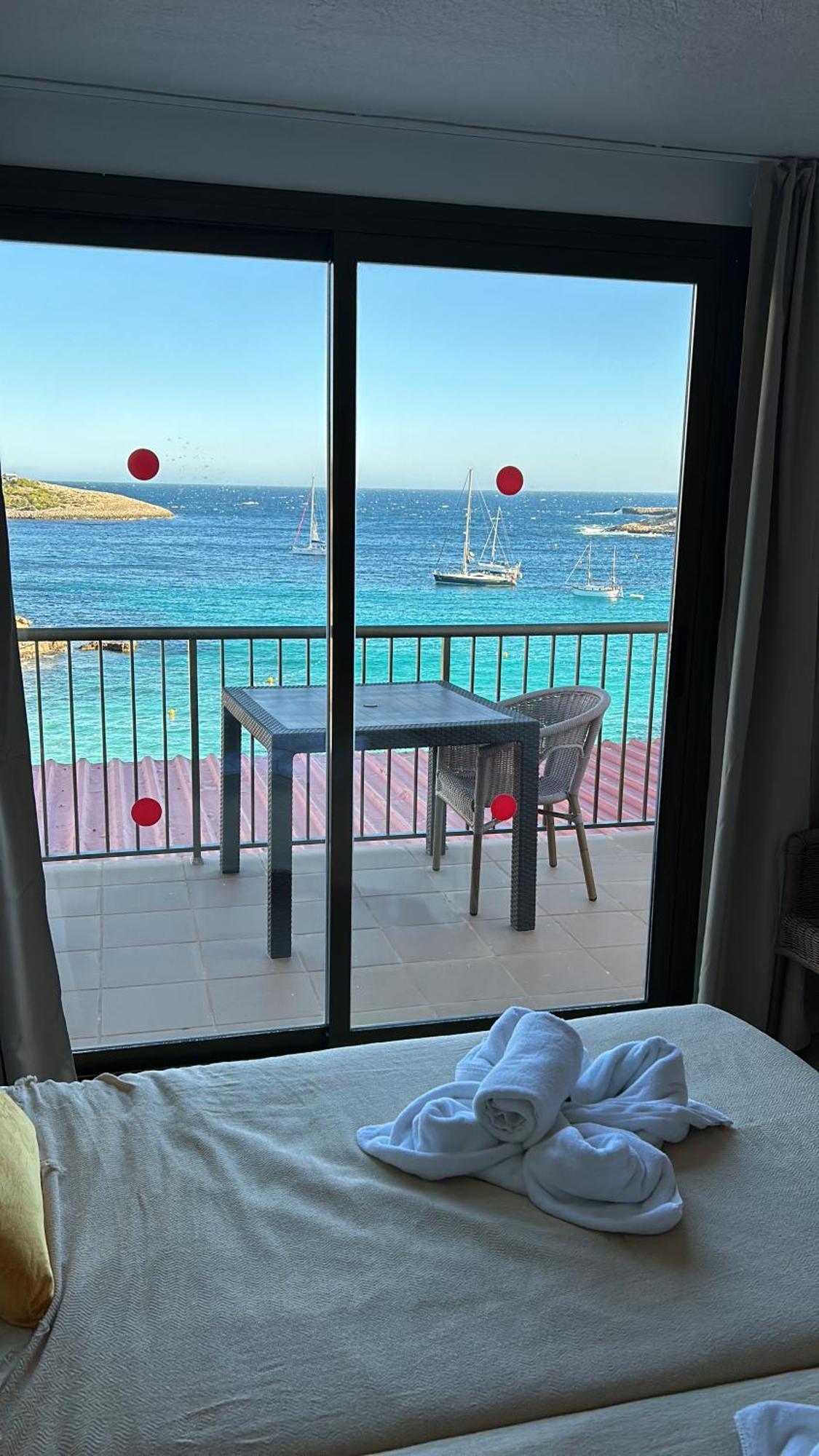 Es Grop Apartamentos Portinatx Buitenkant foto