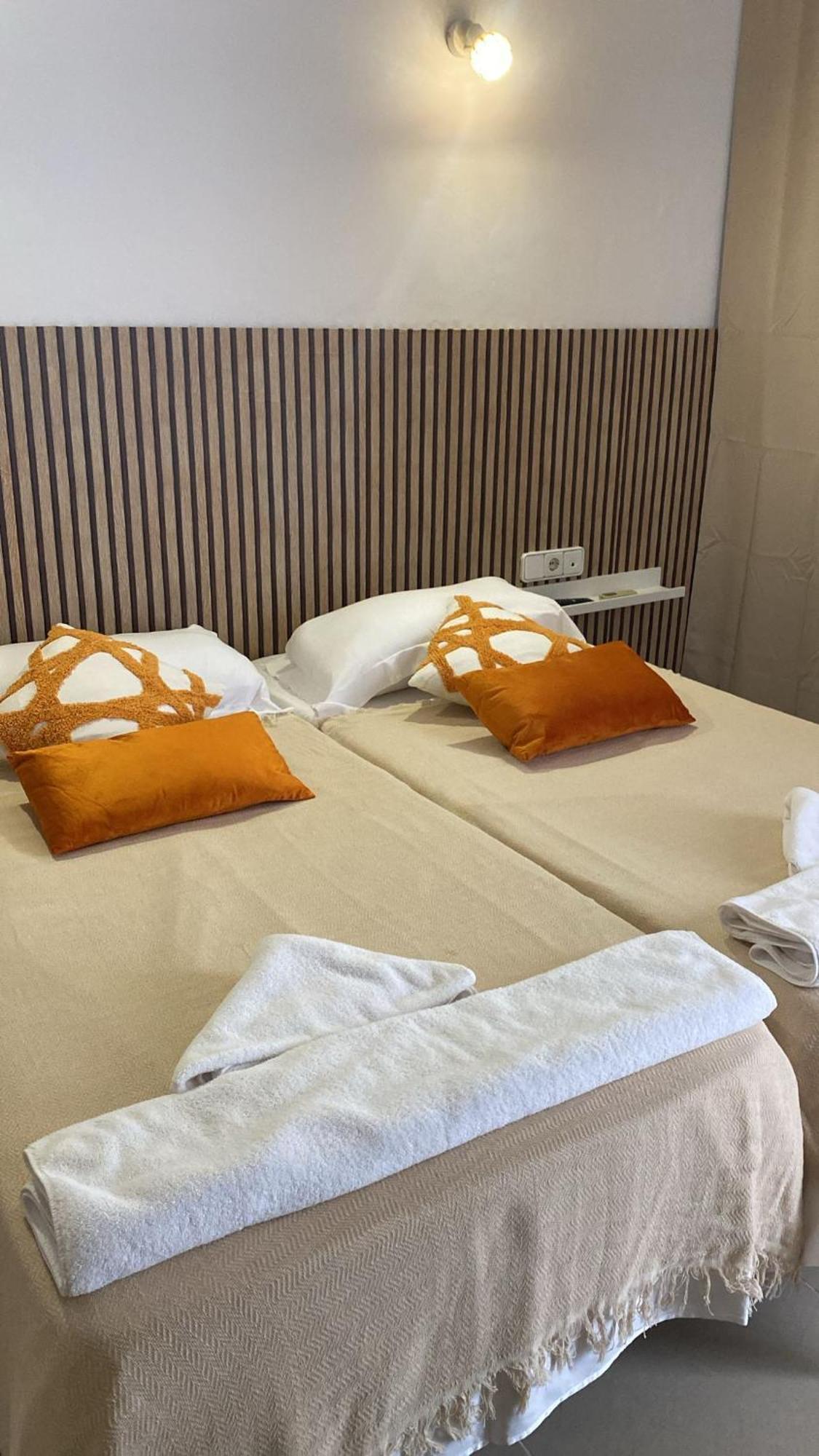Es Grop Apartamentos Portinatx Buitenkant foto