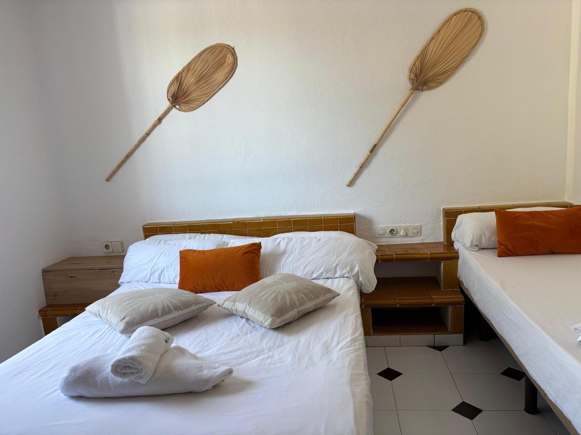 Es Grop Apartamentos Portinatx Buitenkant foto