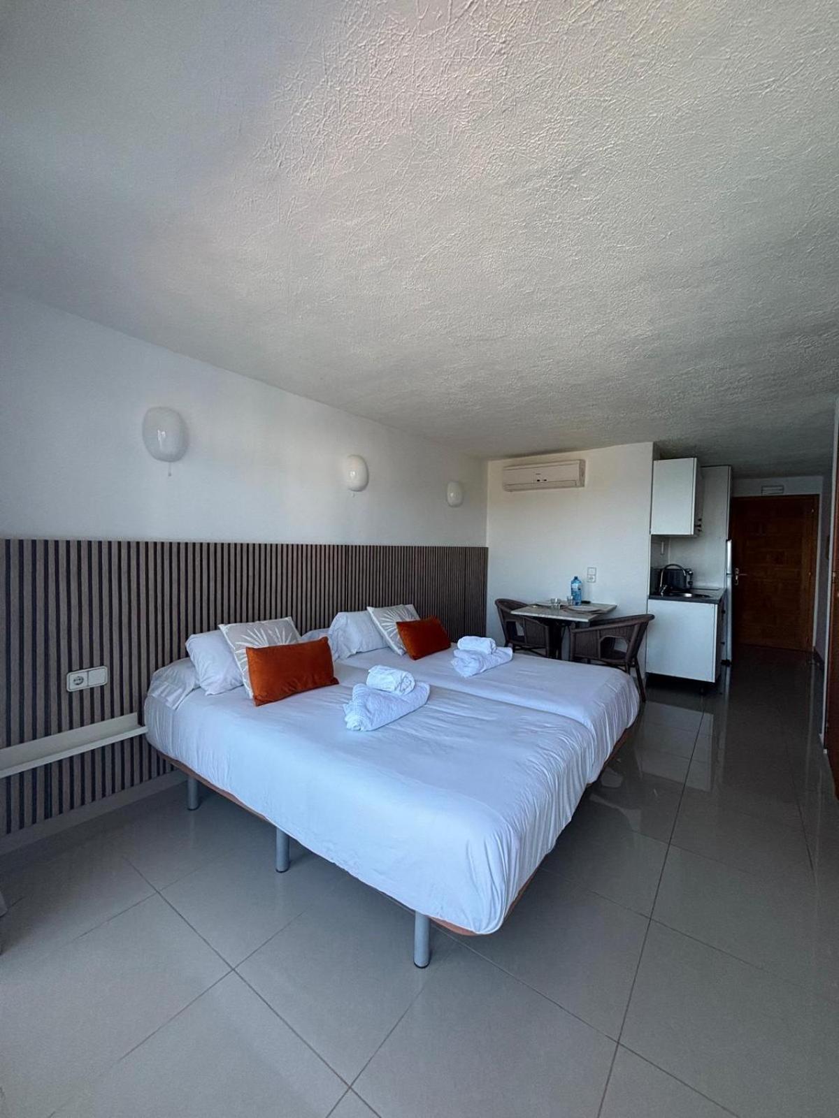 Es Grop Apartamentos Portinatx Buitenkant foto