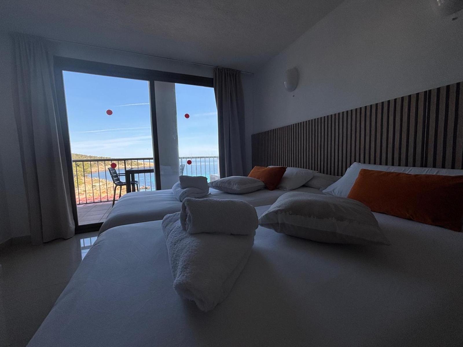 Es Grop Apartamentos Portinatx Buitenkant foto