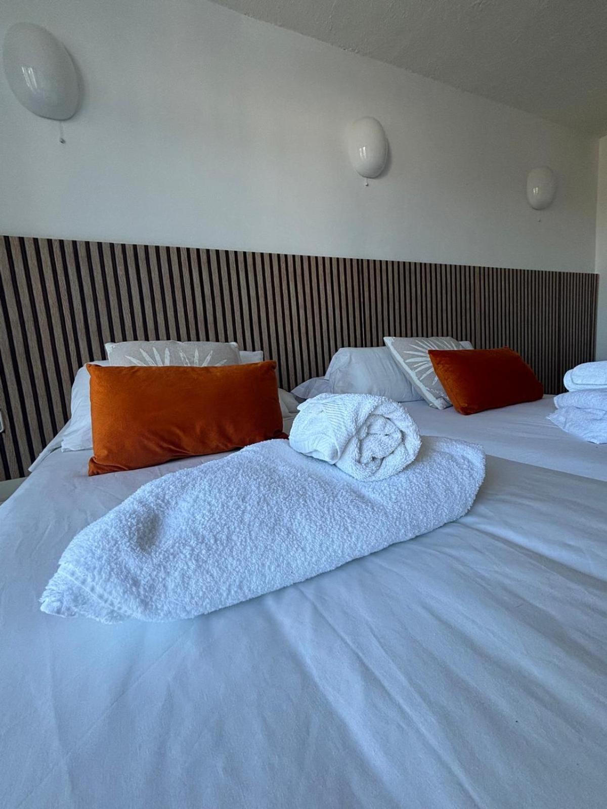 Es Grop Apartamentos Portinatx Buitenkant foto