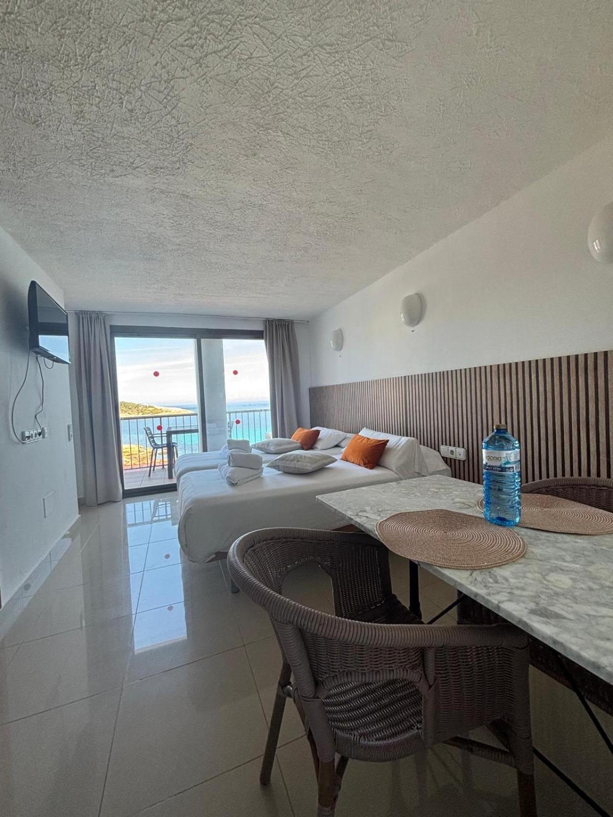Es Grop Apartamentos Portinatx Buitenkant foto