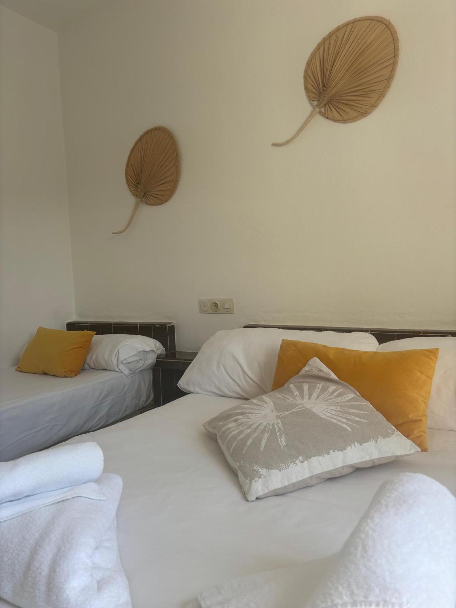 Es Grop Apartamentos Portinatx Buitenkant foto